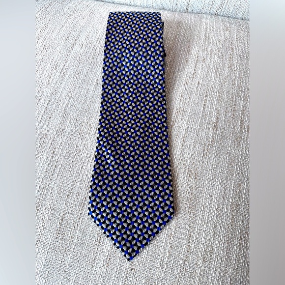 🖤 Geoffrey Beene tie color: blue,black,gray, excellent condition. - Picture 3 of 4